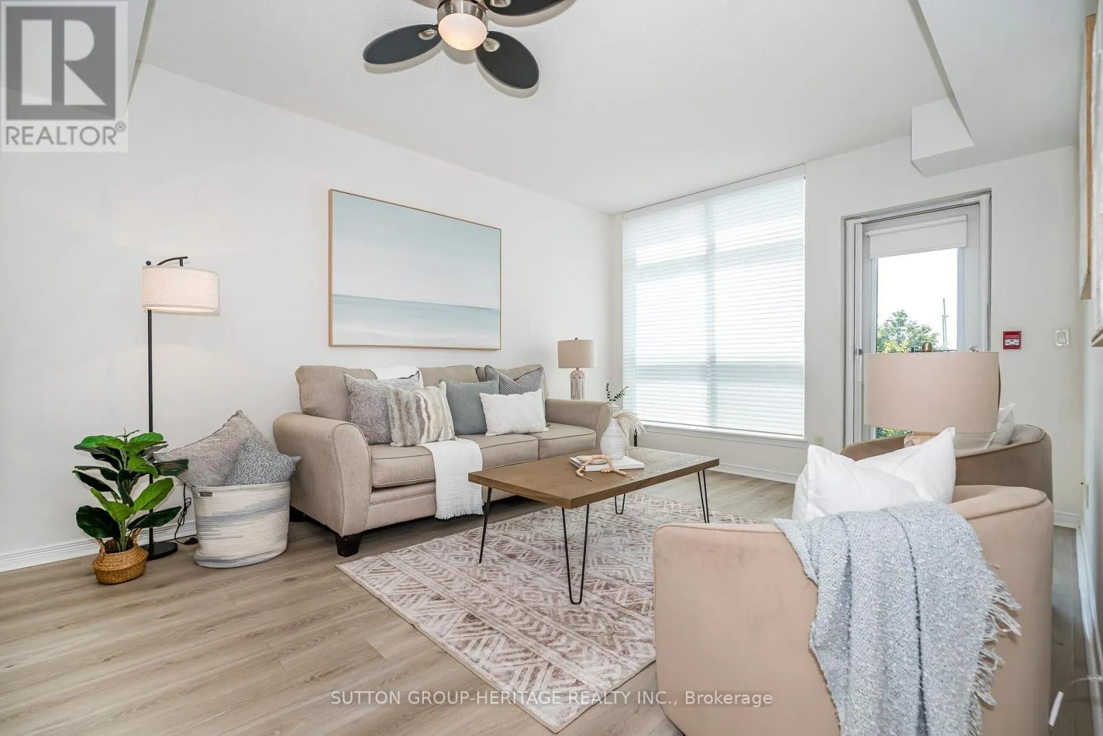 A02 - 340 WATSON STREET W