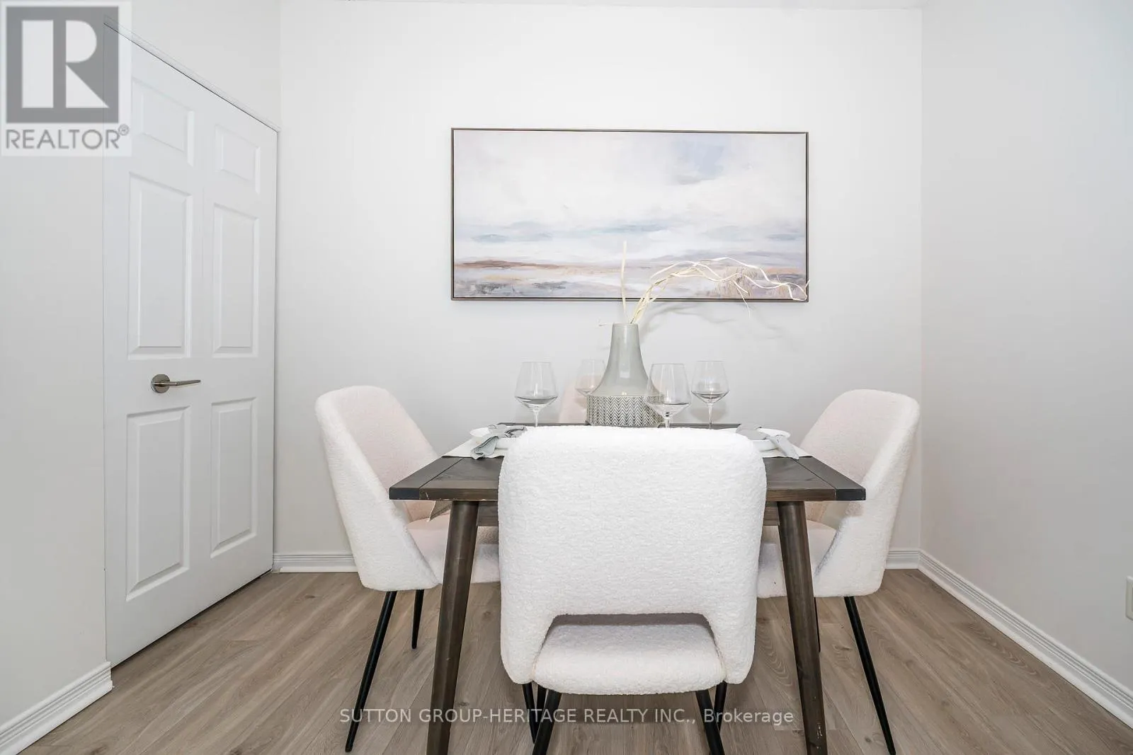 A02 - 340 WATSON STREET W