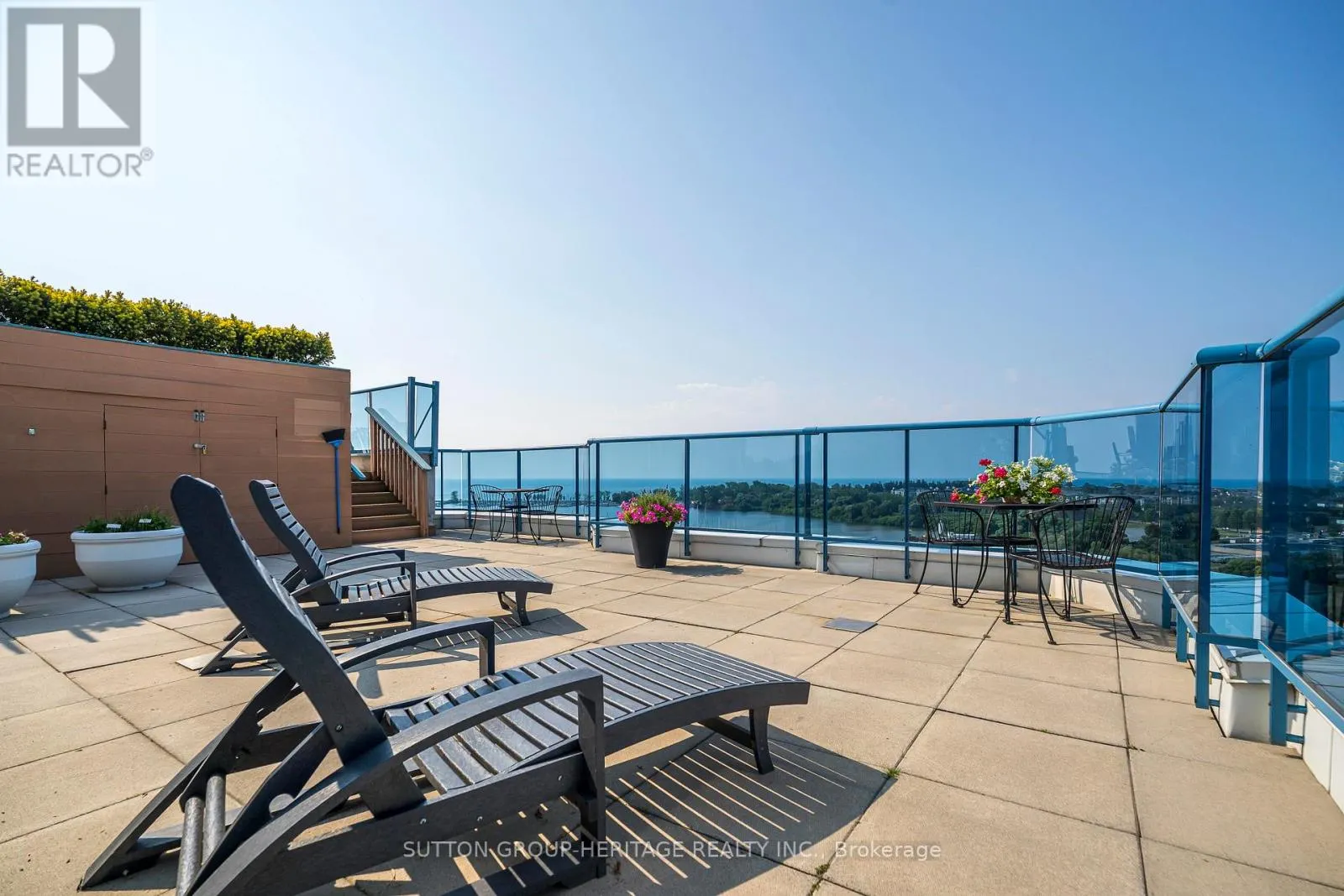 A02 - 340 WATSON STREET W