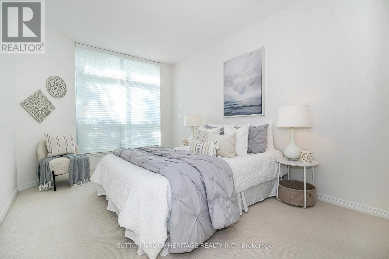 A02 - 340 WATSON STREET W