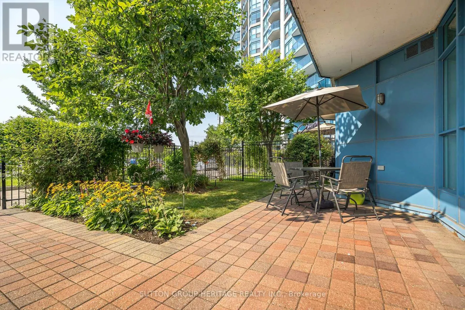 A02 - 340 WATSON STREET W