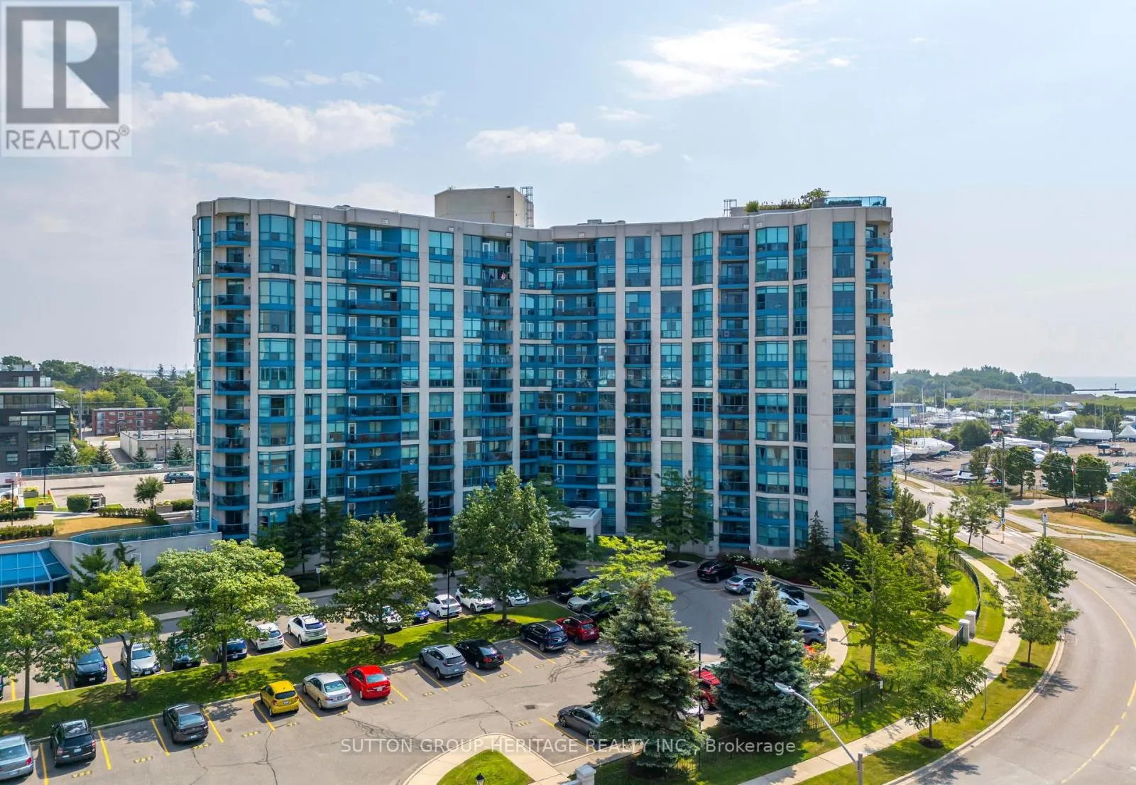 A02 - 340 WATSON STREET W