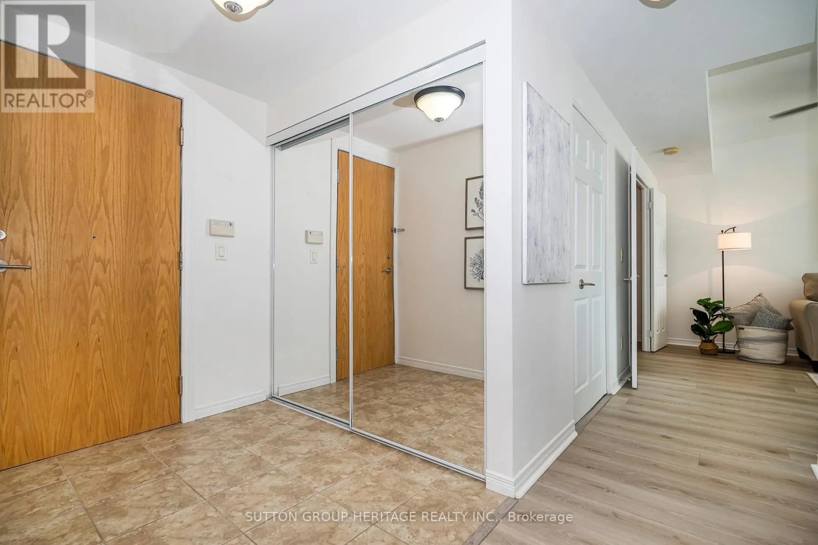 A02 - 340 WATSON STREET W