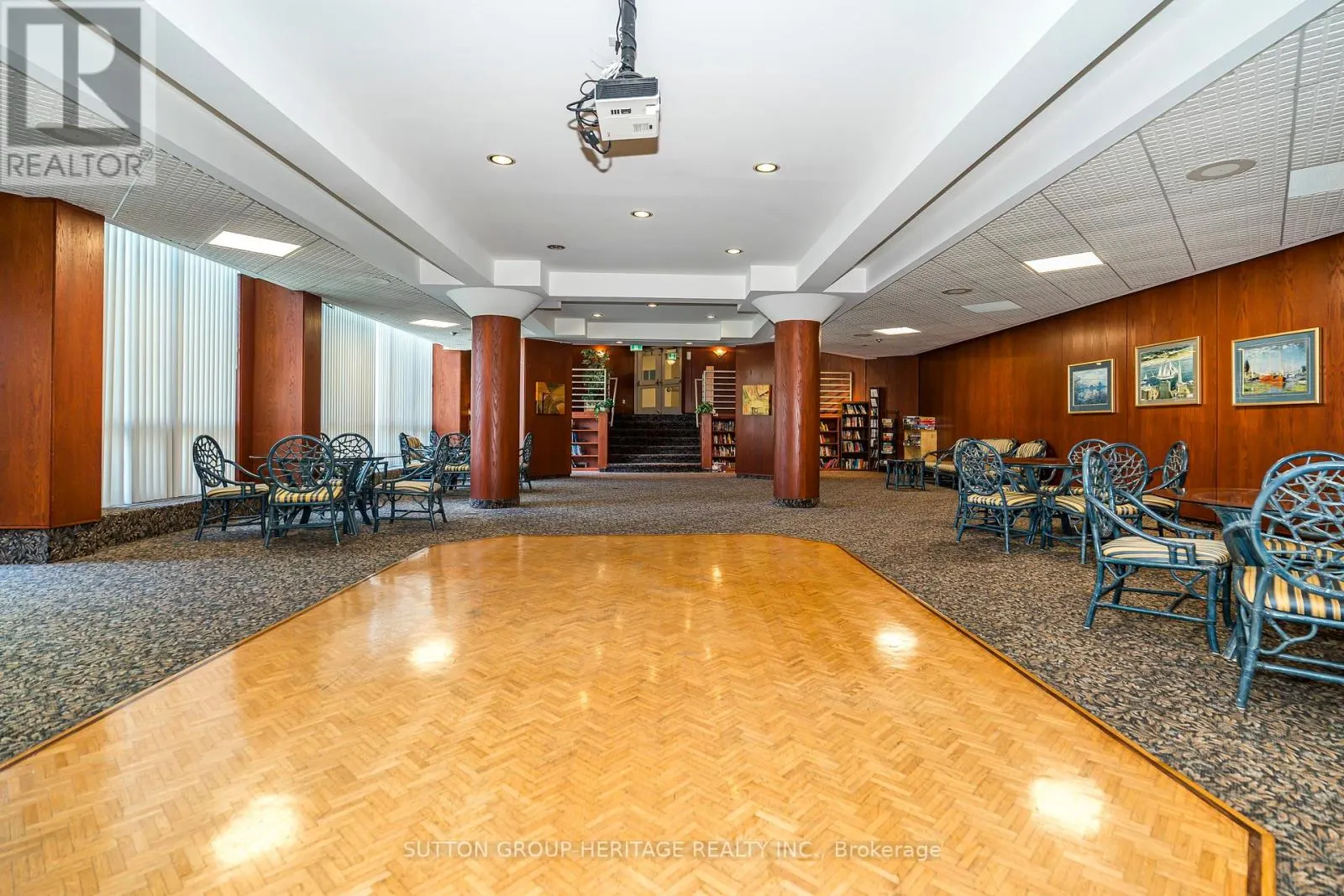 A02 - 340 WATSON STREET W