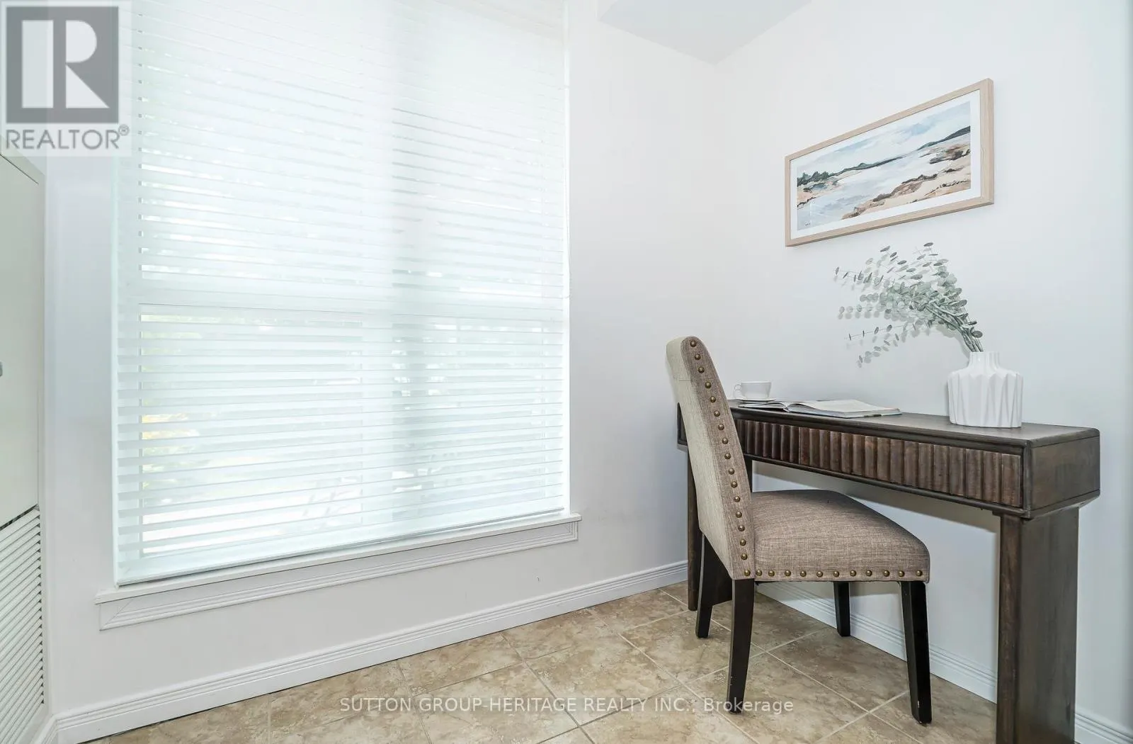 A02 - 340 WATSON STREET W