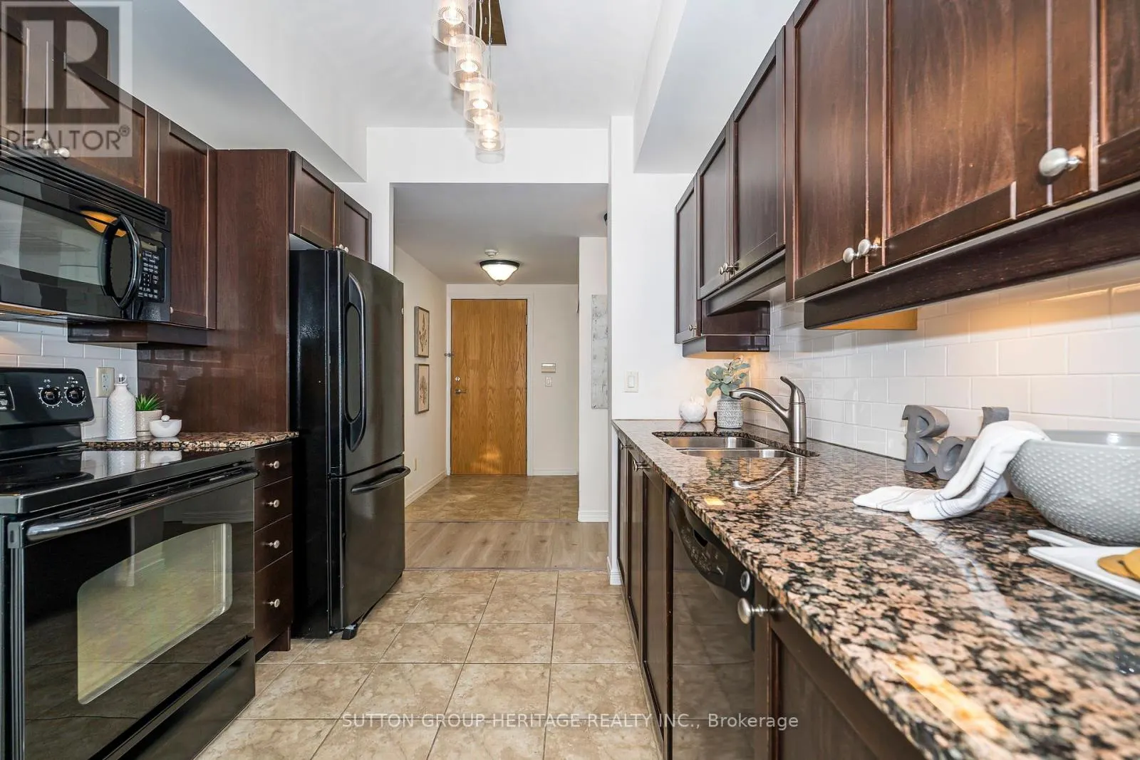 A02 - 340 WATSON STREET W