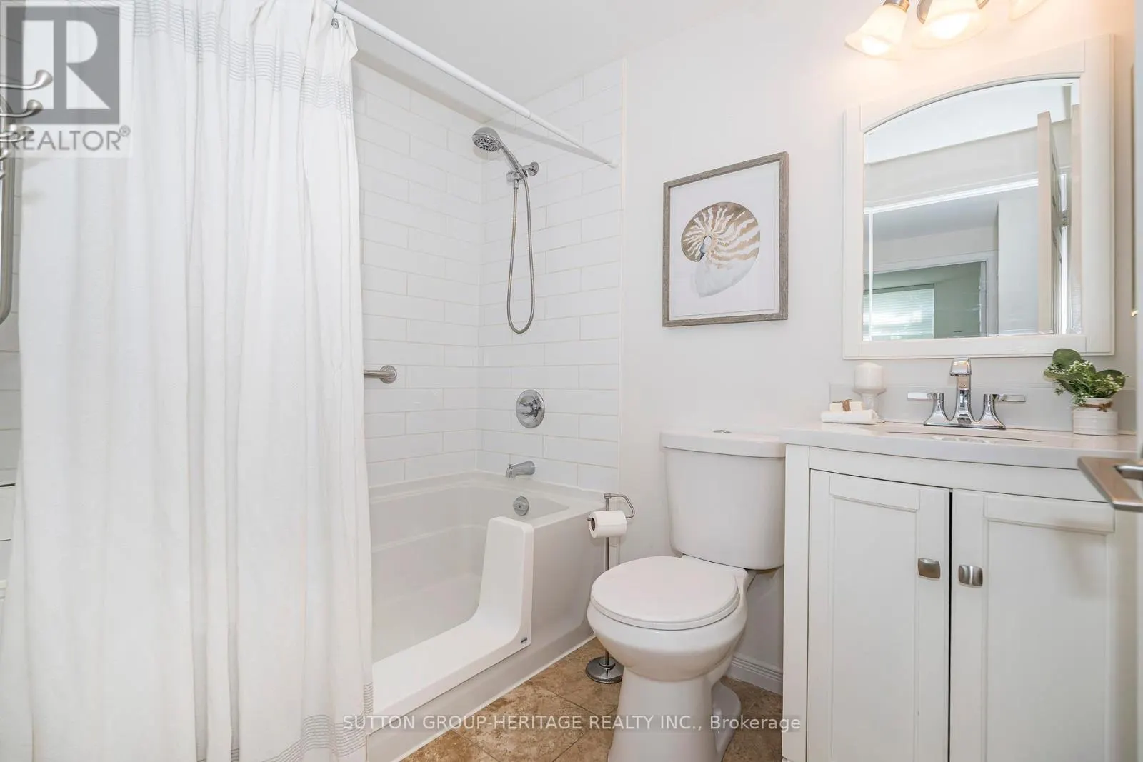 A02 - 340 WATSON STREET W