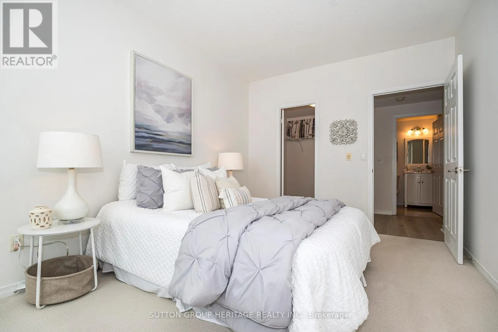 A02 - 340 WATSON STREET W