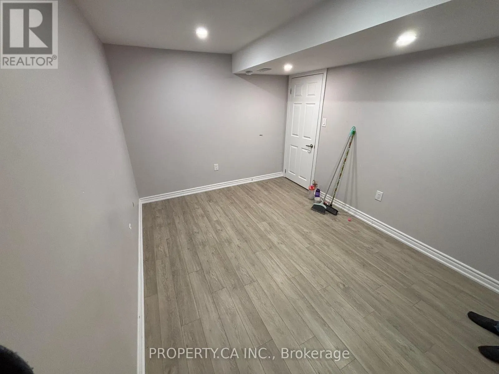 BASEMENT ROOM - 992 RIDGE VALLEY DRIVE