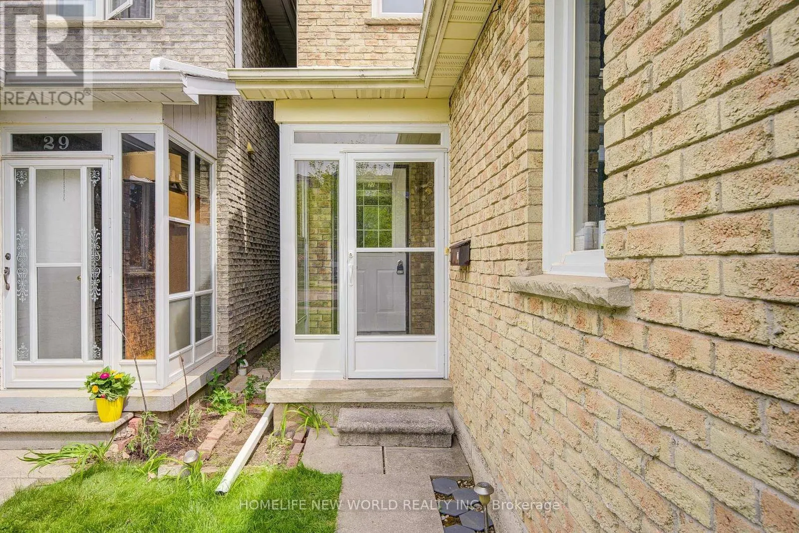 27 MASSIE STREET