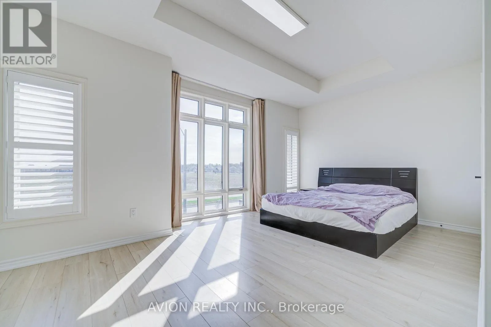 261 CORONATION ROAD