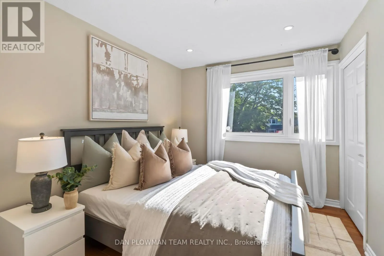 3 HAWKSTONE CRESCENT