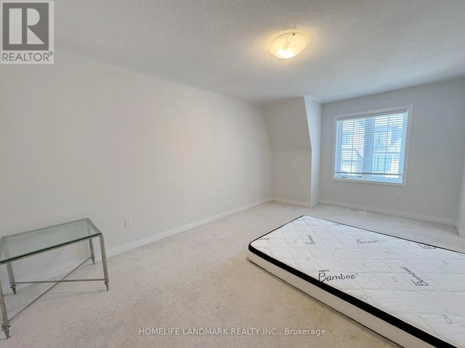 52 SELFRIDGE WAY