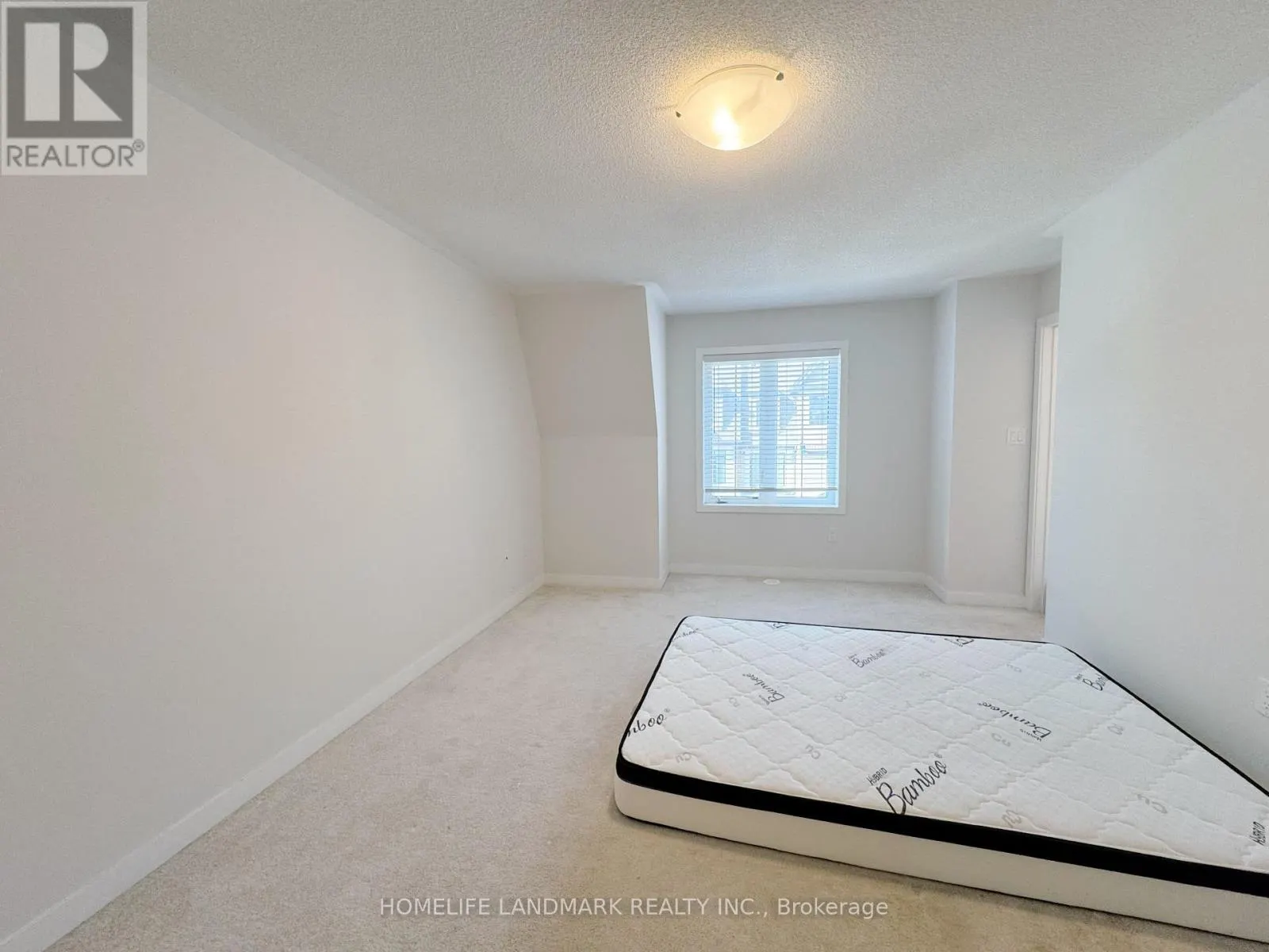 52 SELFRIDGE WAY
