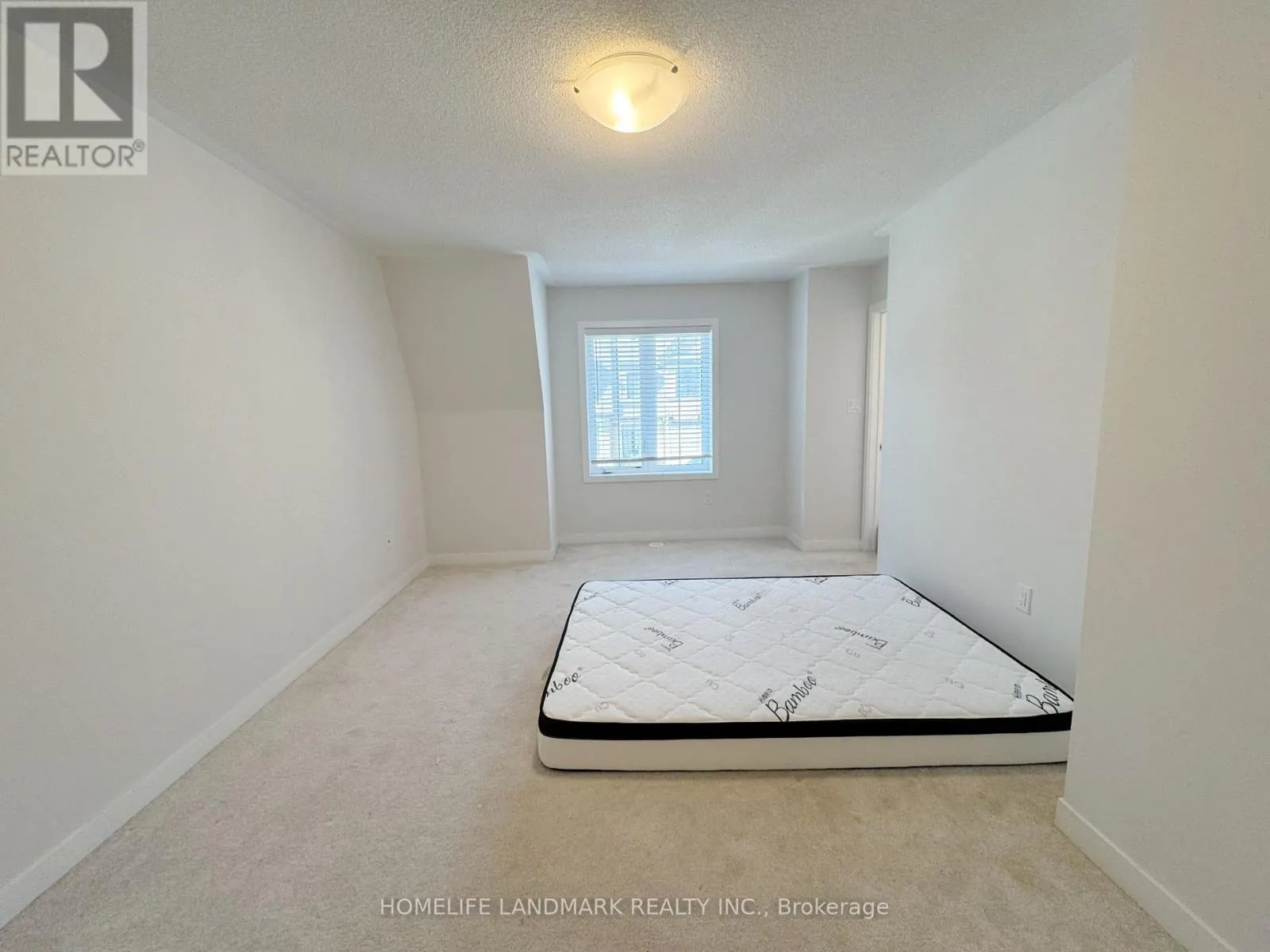 52 SELFRIDGE WAY