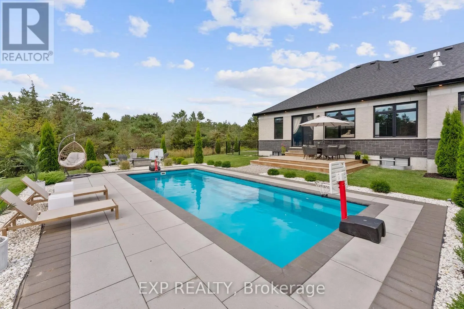 63 CHARLES TILLEY CRESCENT