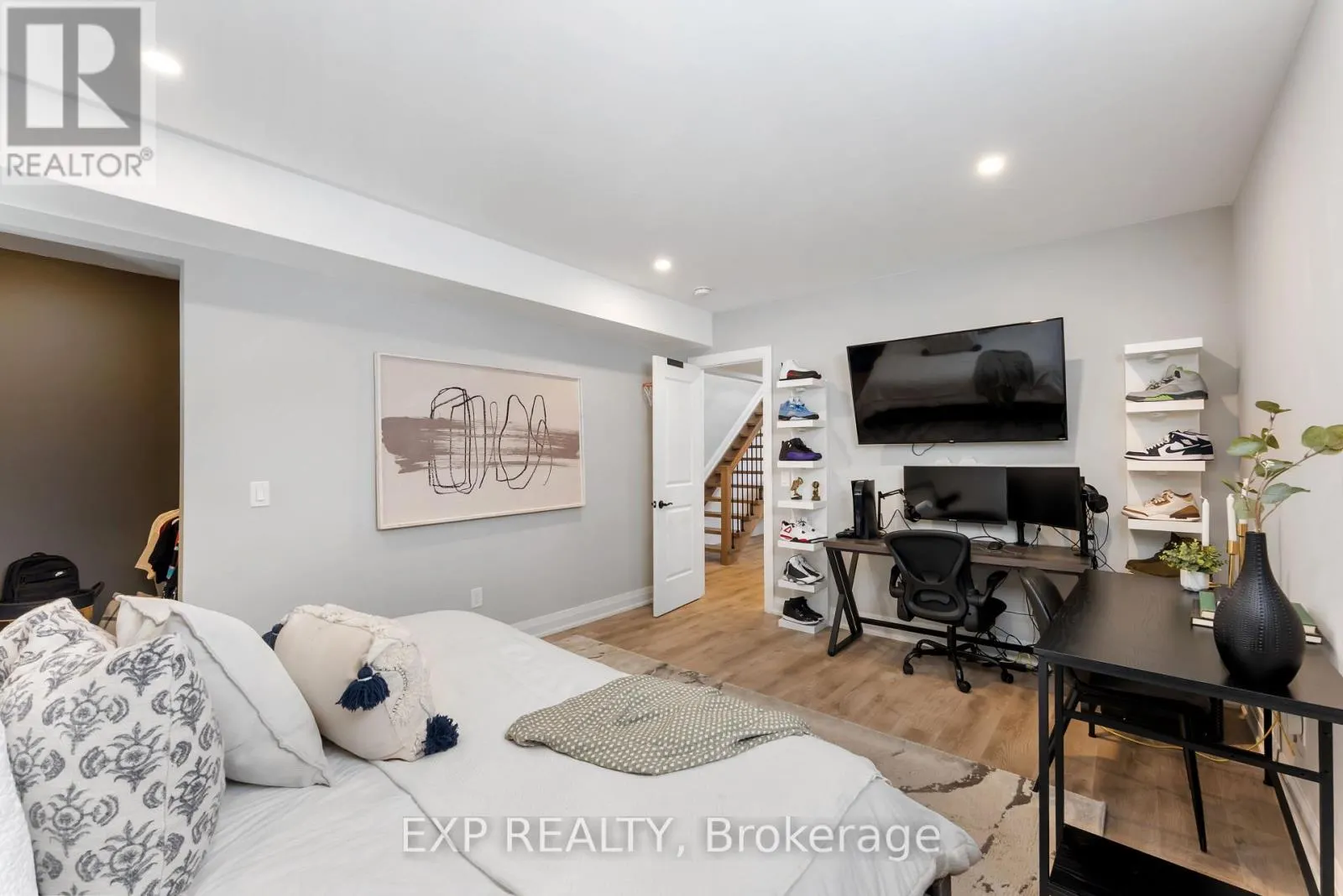 63 CHARLES TILLEY CRESCENT