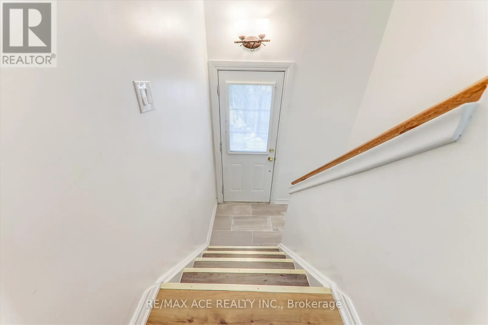 571 FAREWELL STREET