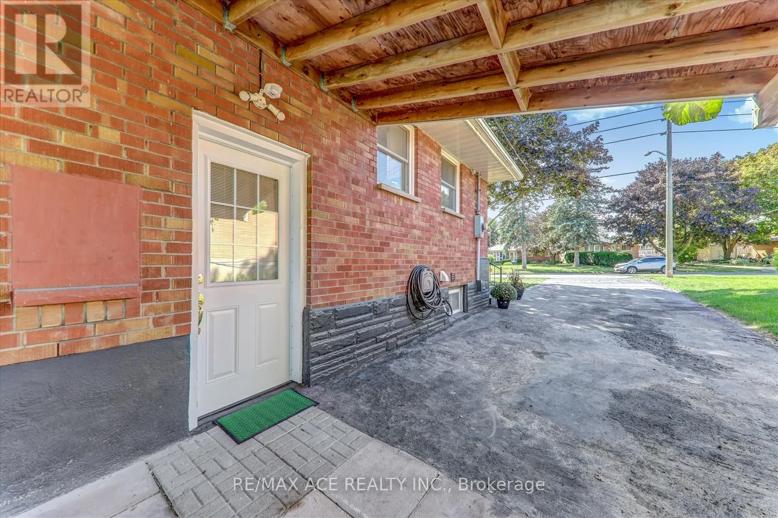 571 FAREWELL STREET
