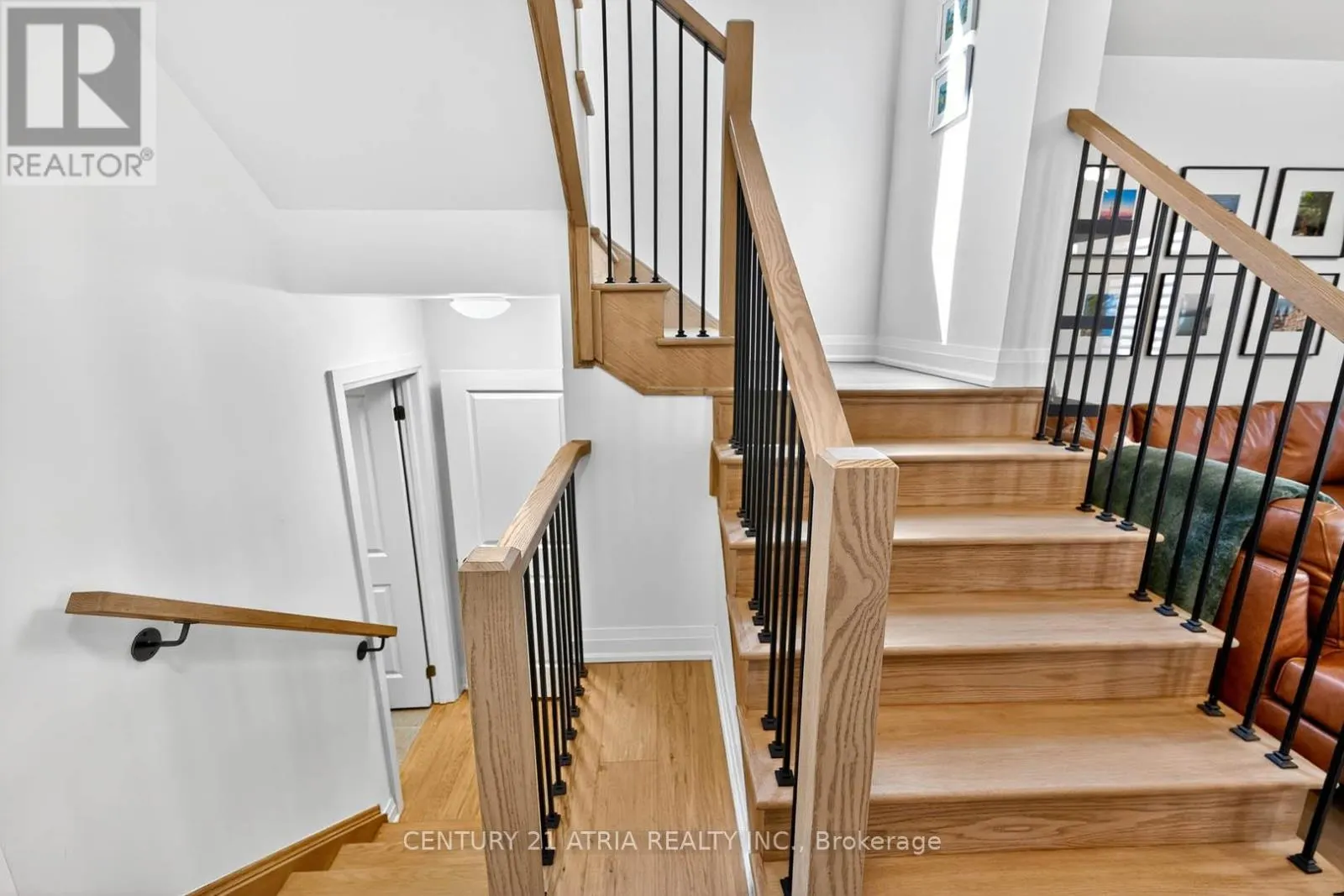 2888 FOXDEN SQUARE