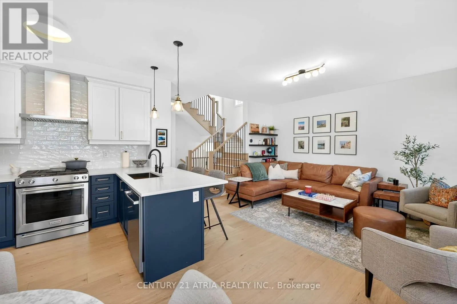 2888 FOXDEN SQUARE