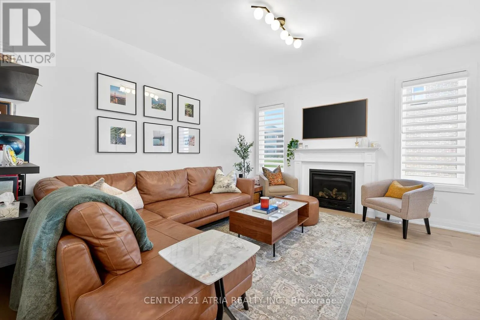 2888 FOXDEN SQUARE