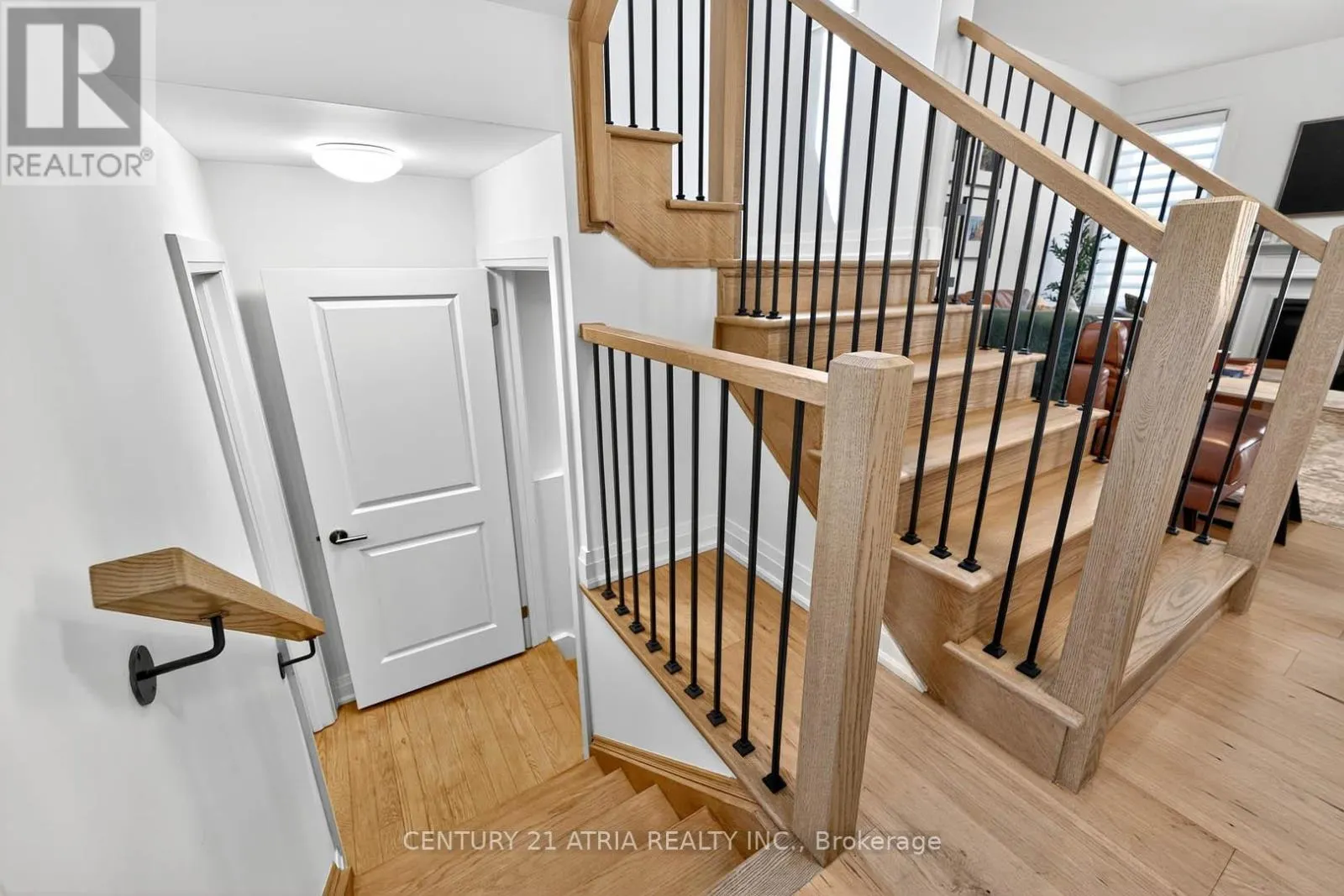 2888 FOXDEN SQUARE