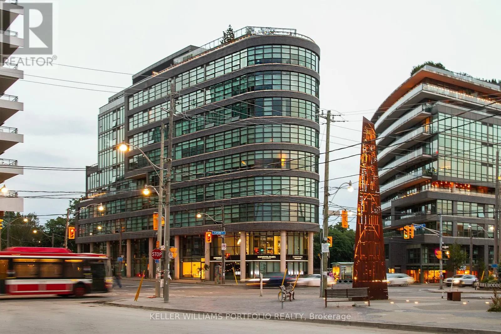 706 - 1201 DUNDAS STREET E