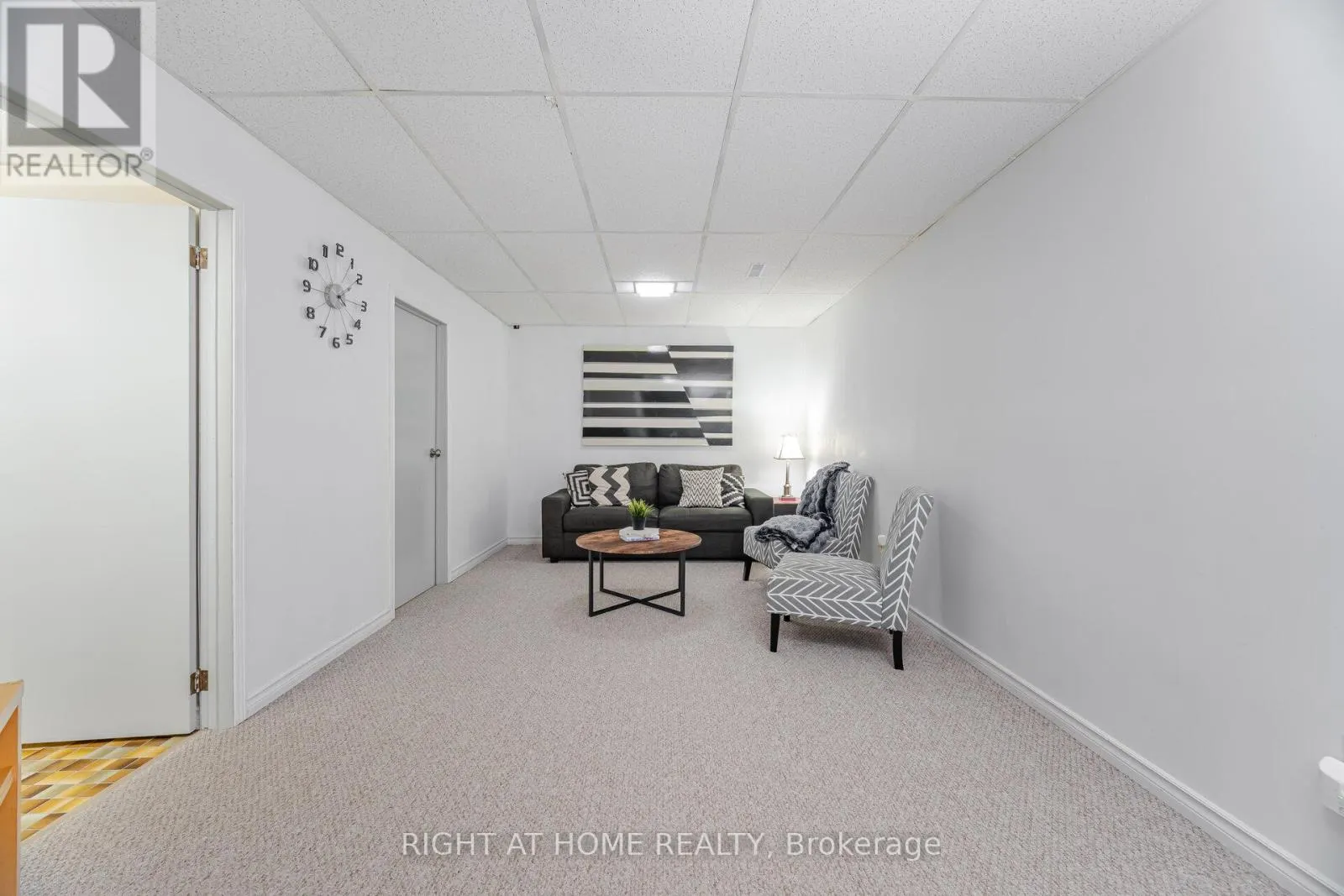 # 45 - 907 BURNS STREET W