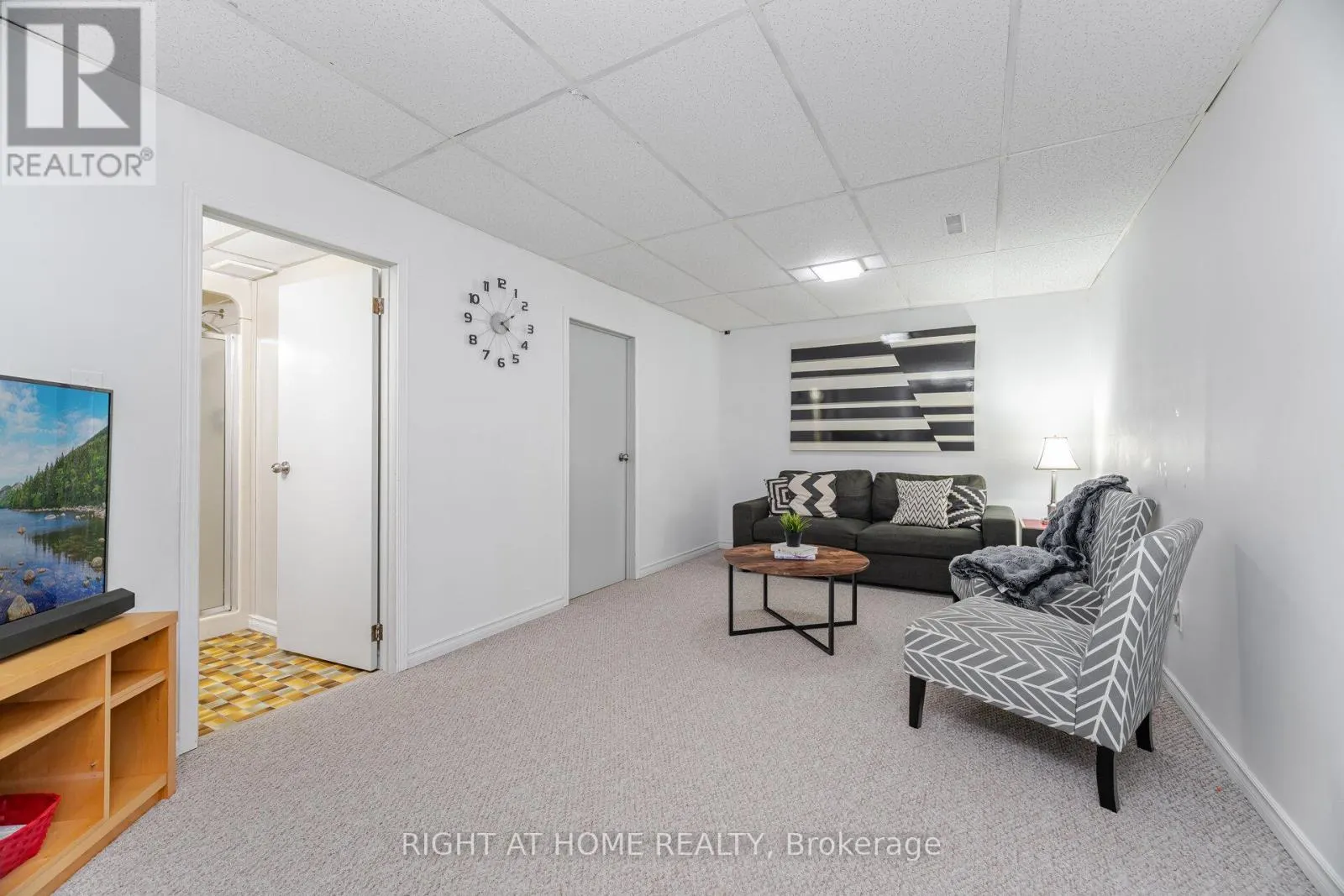 # 45 - 907 BURNS STREET W