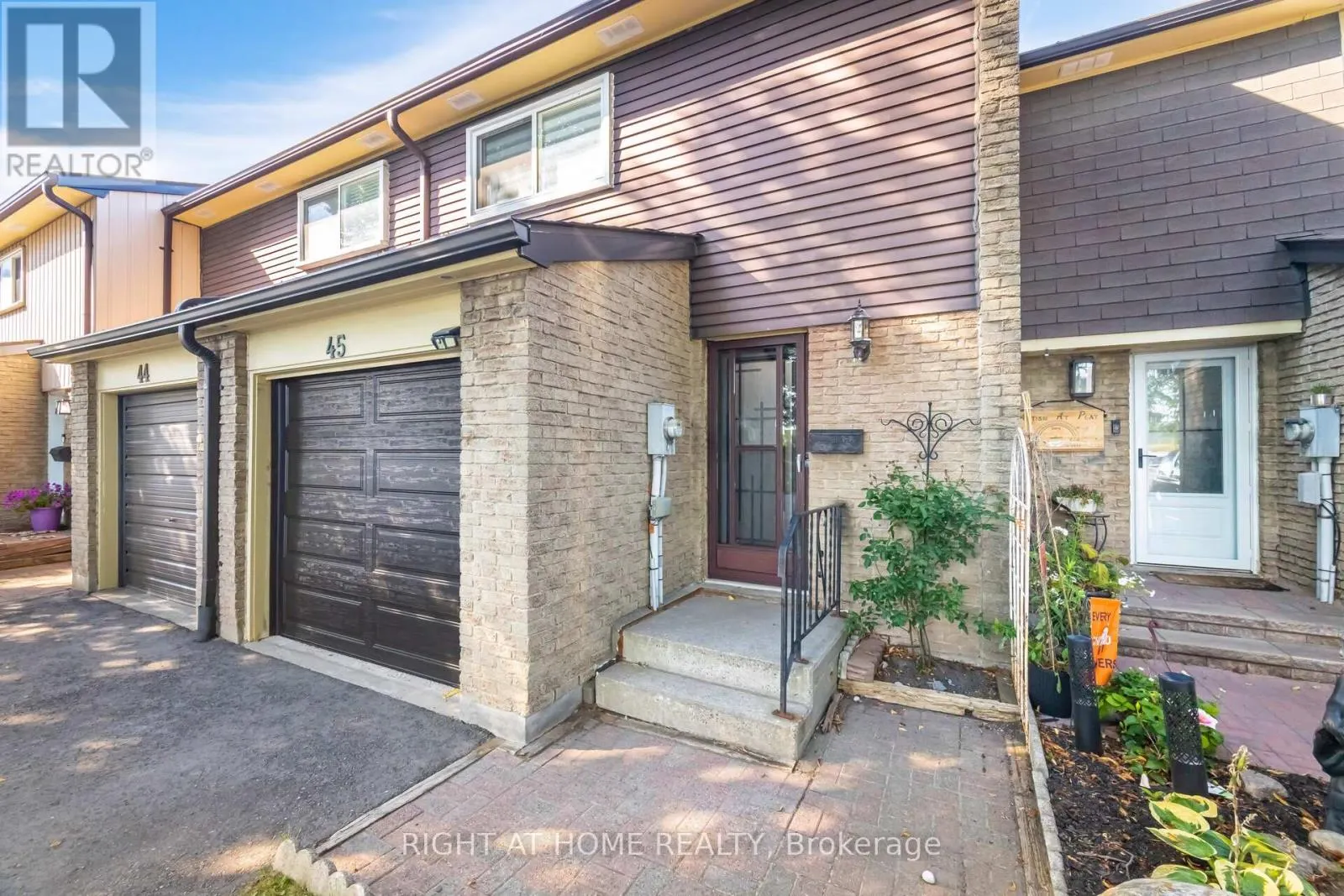 # 45 - 907 BURNS STREET W