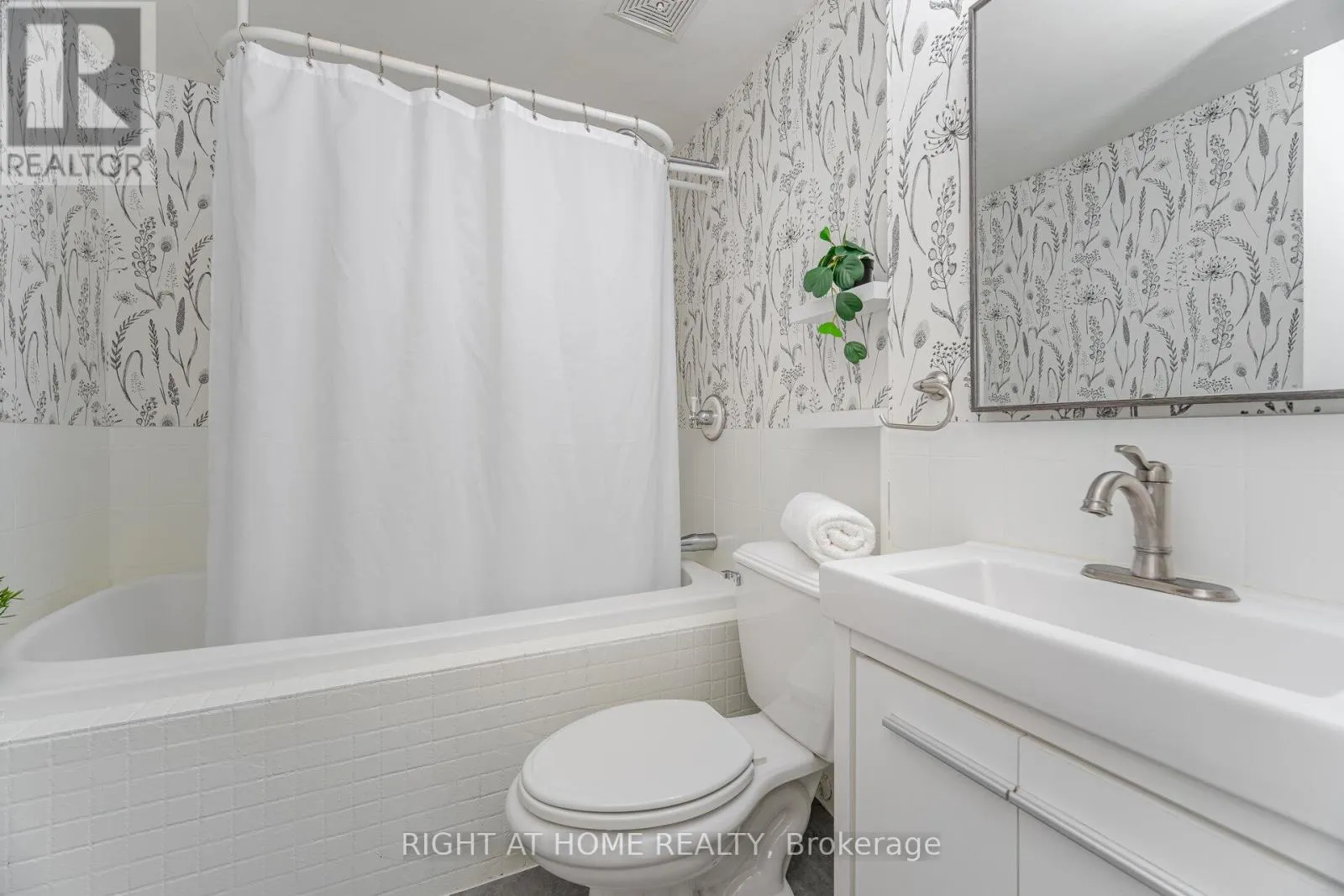 # 45 - 907 BURNS STREET W