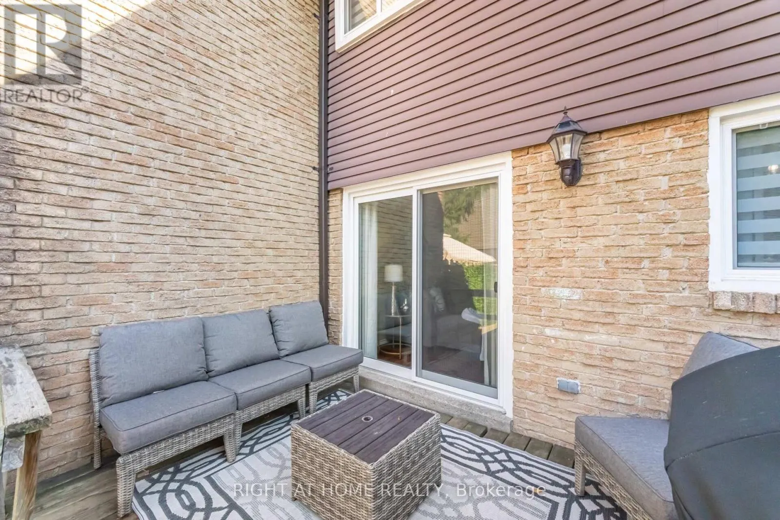 # 45 - 907 BURNS STREET W