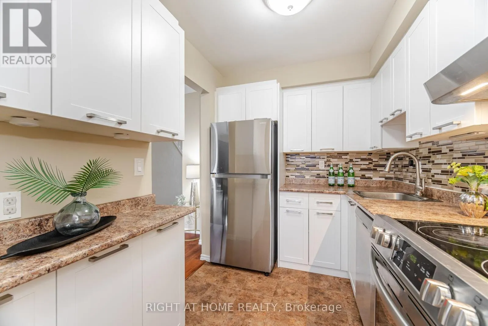 # 45 - 907 BURNS STREET W
