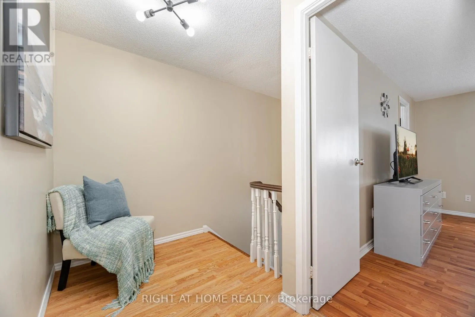 # 45 - 907 BURNS STREET W
