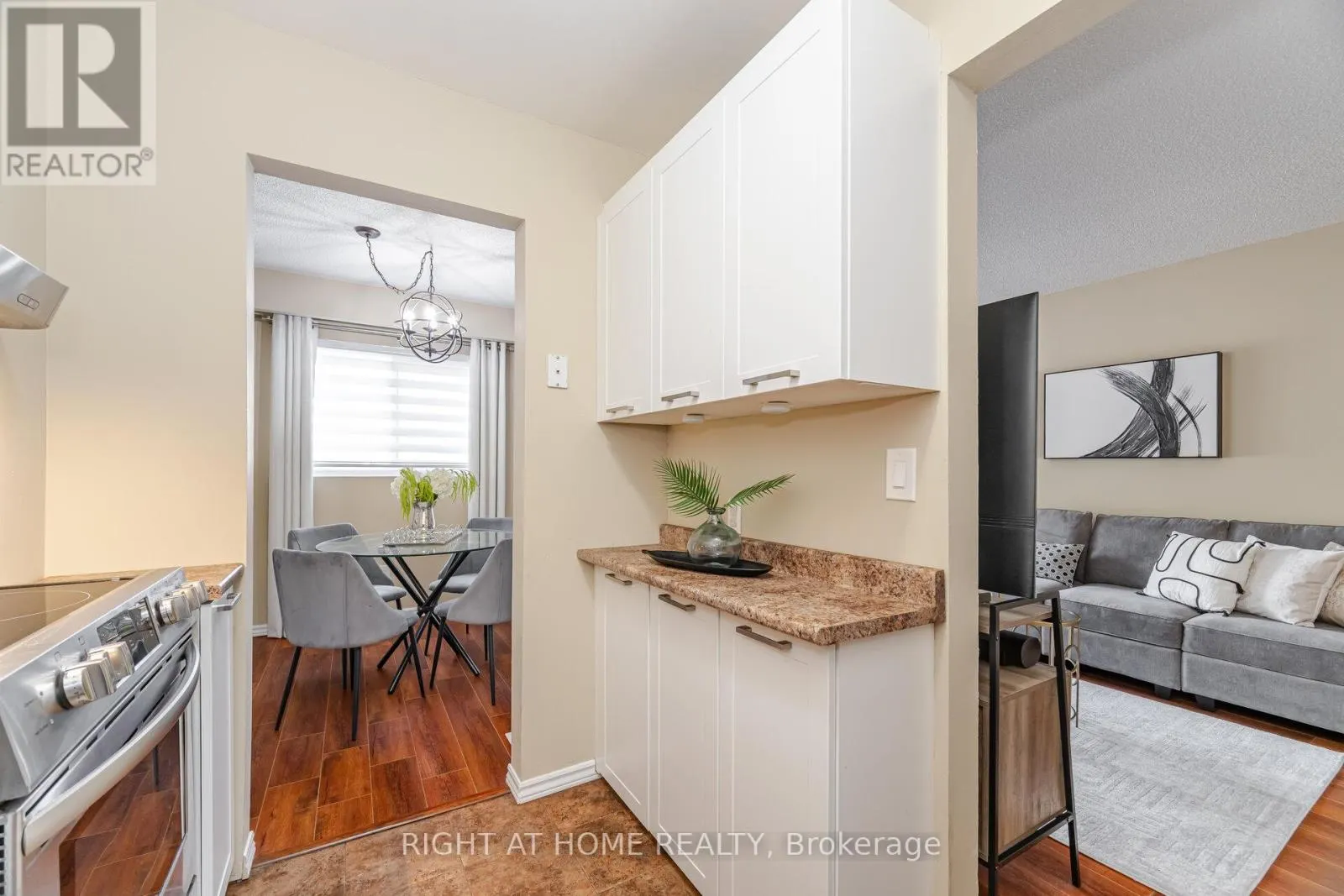 # 45 - 907 BURNS STREET W
