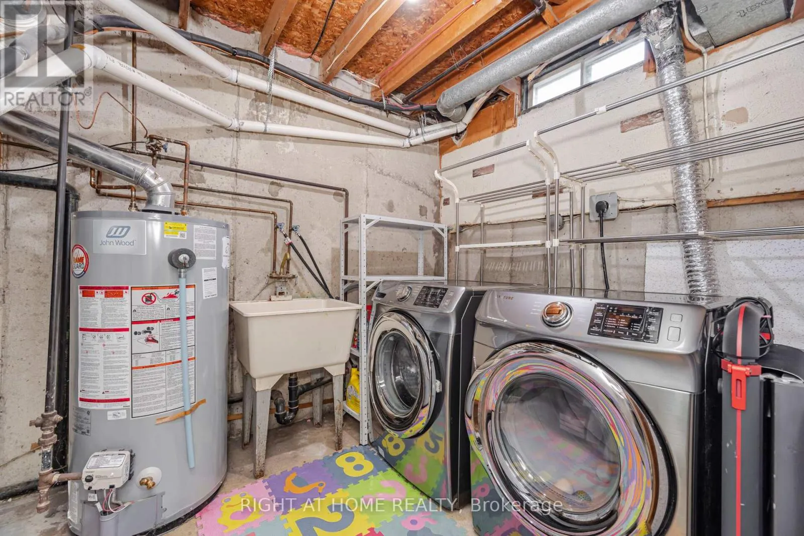 # 45 - 907 BURNS STREET W