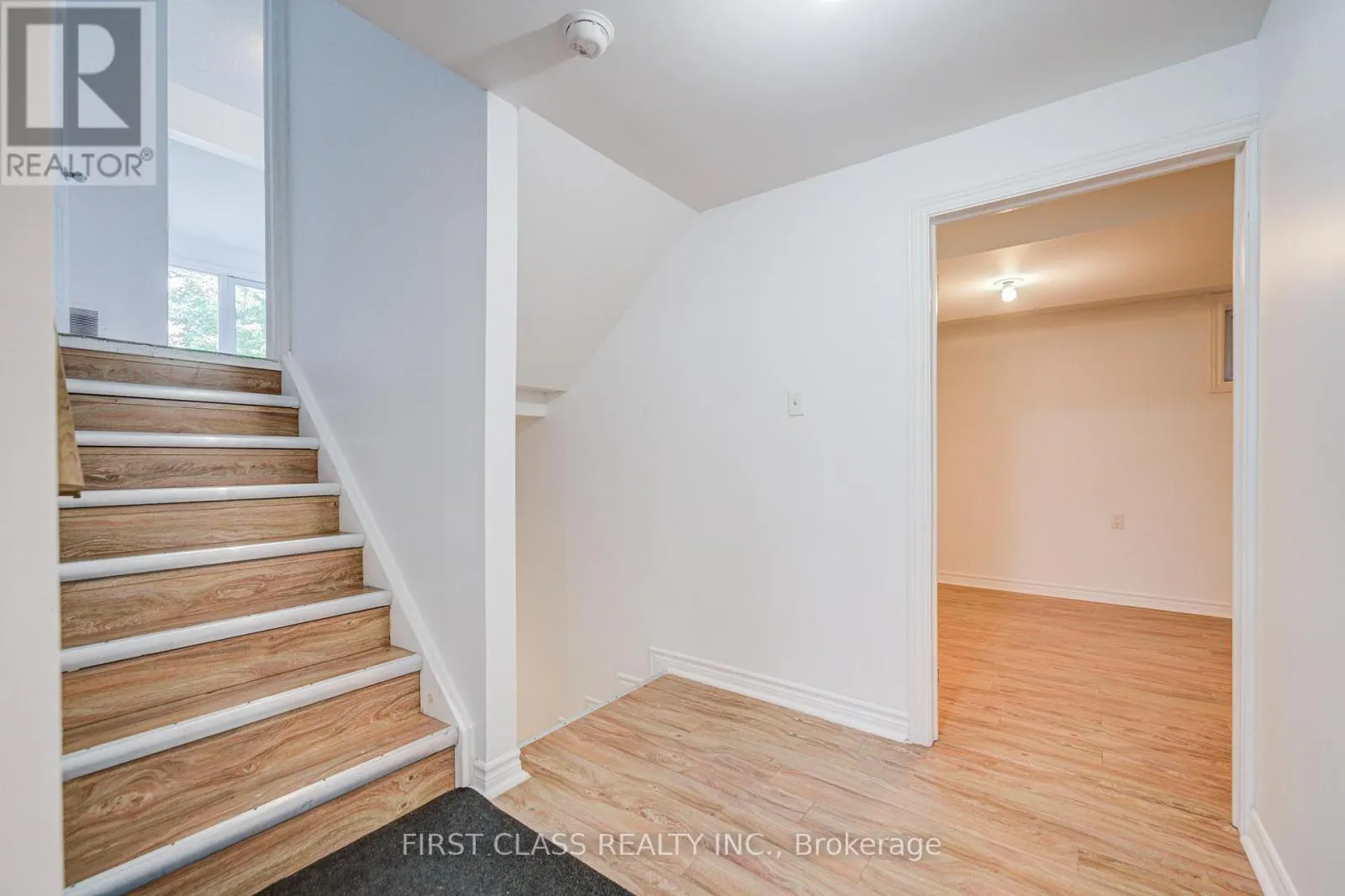 53 TREETOPS COURT