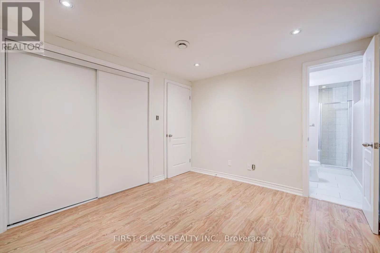 53 TREETOPS COURT