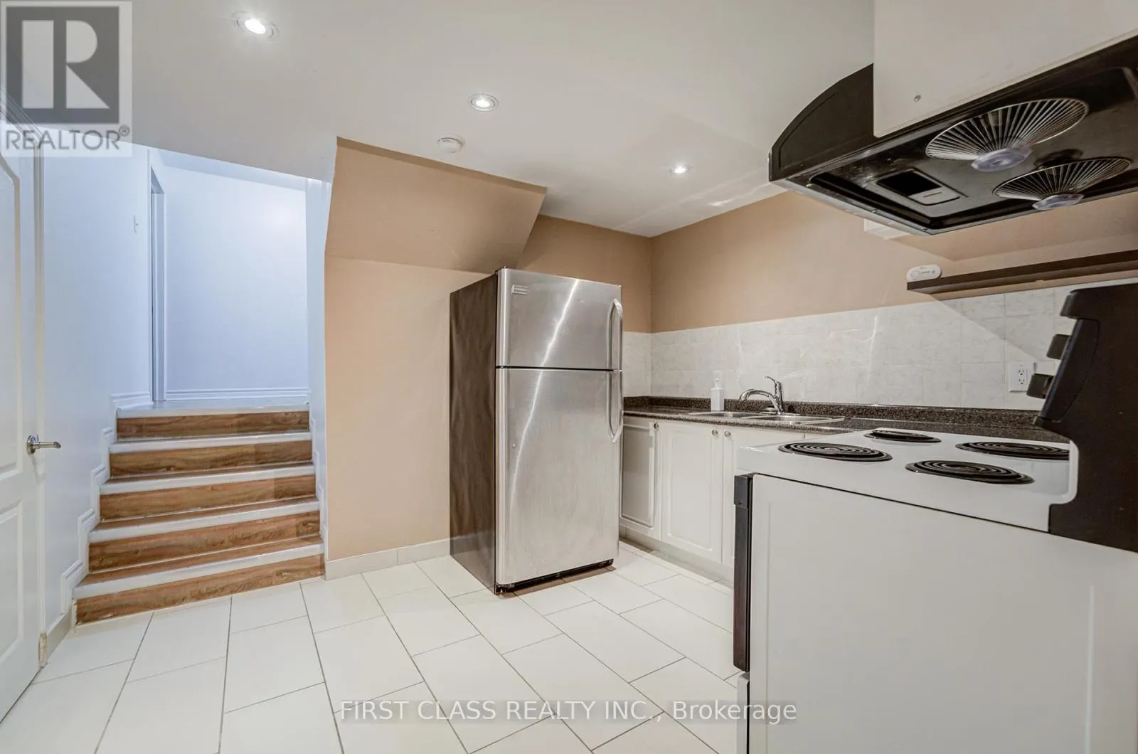 53 TREETOPS COURT