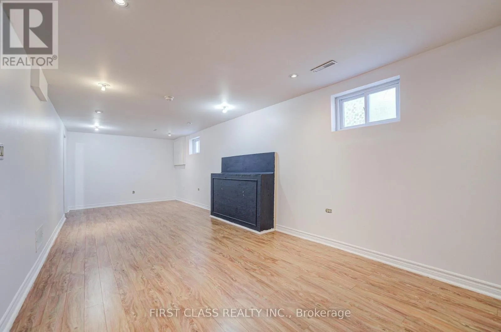 53 TREETOPS COURT