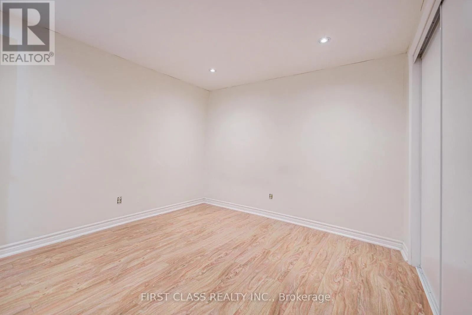 53 TREETOPS COURT