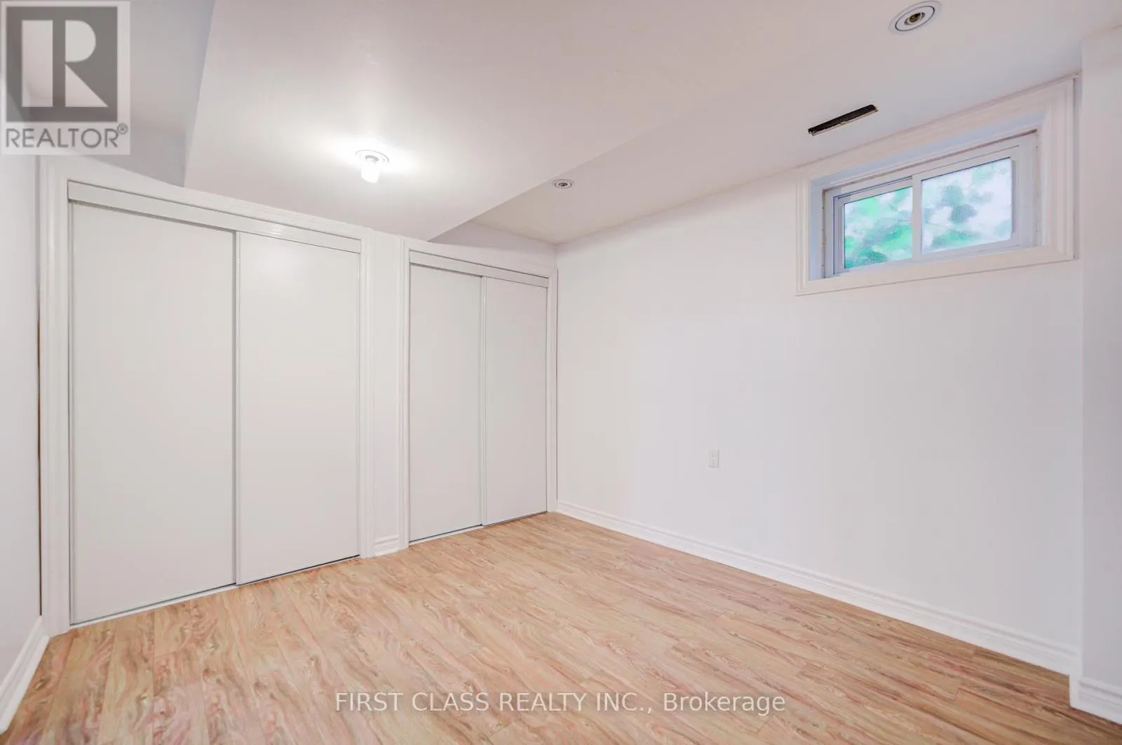 53 TREETOPS COURT