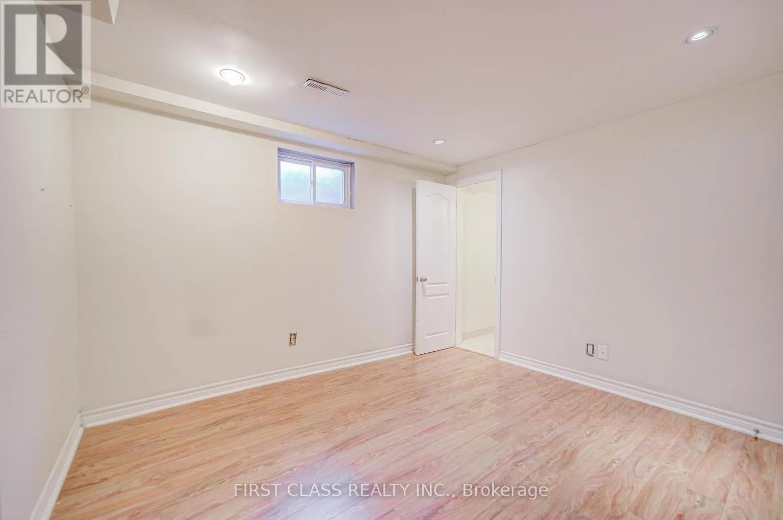 53 TREETOPS COURT