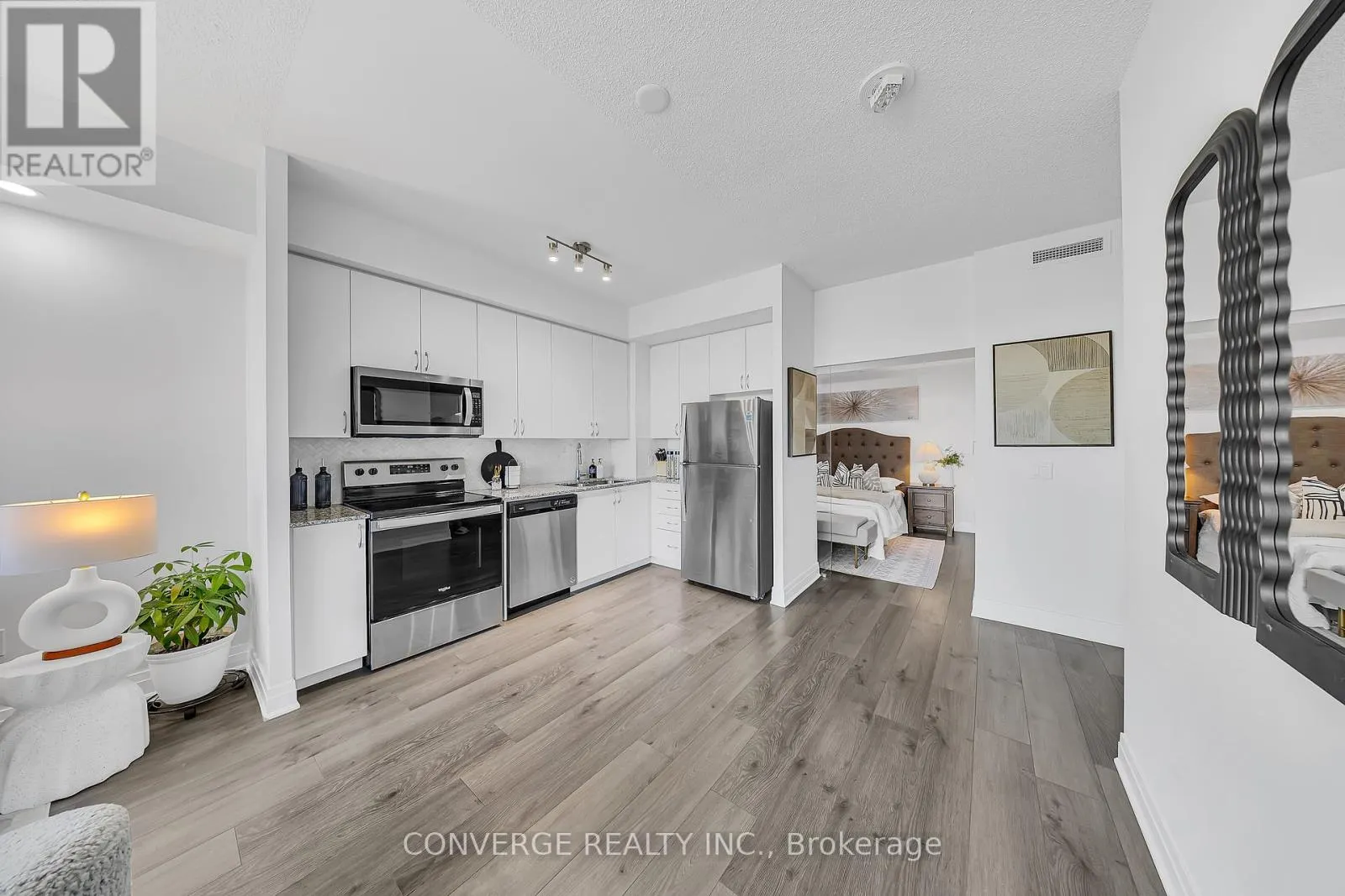 1310 - 3220 SHEPPARD AVENUE E