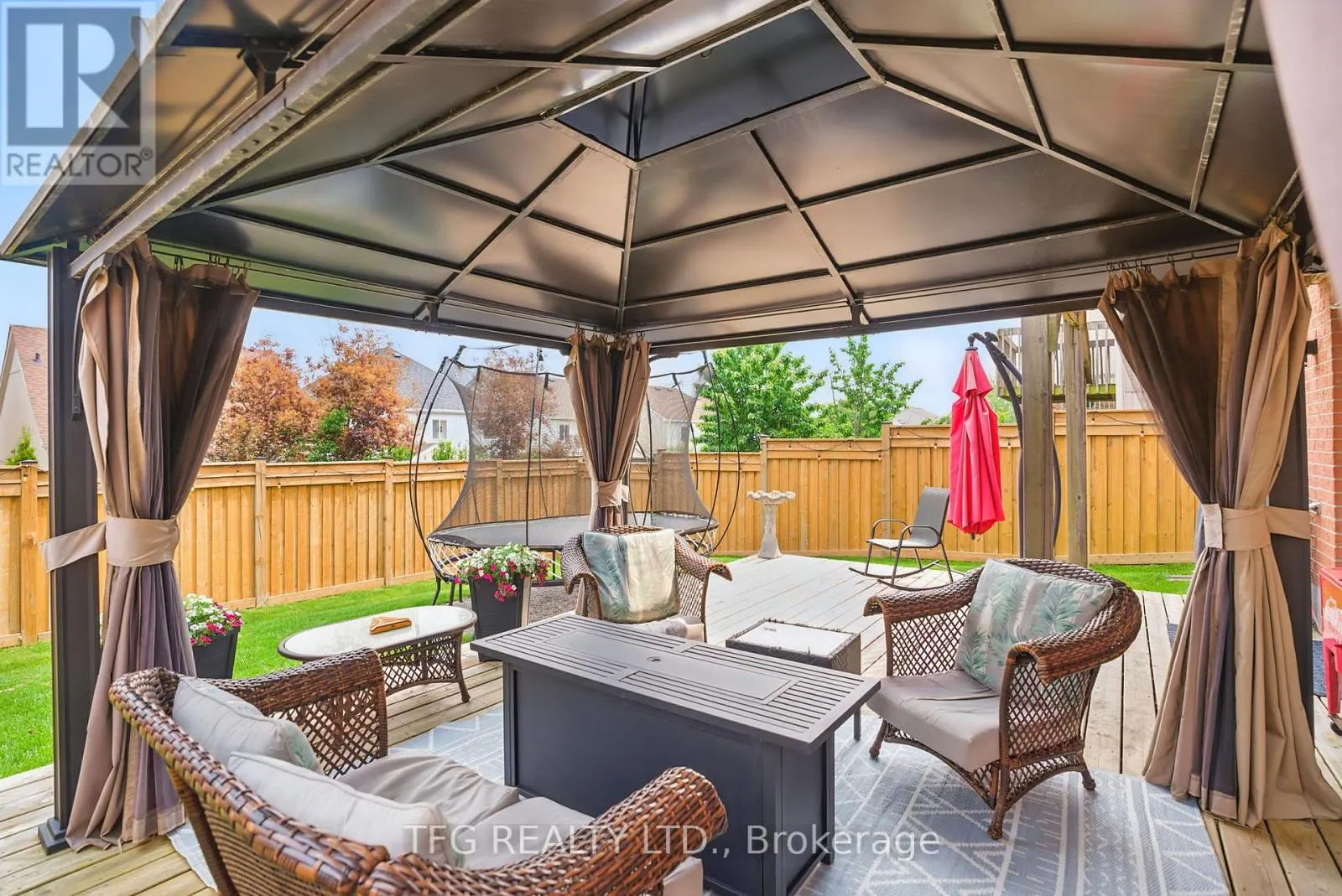 1187 ASHGROVE CRESCENT