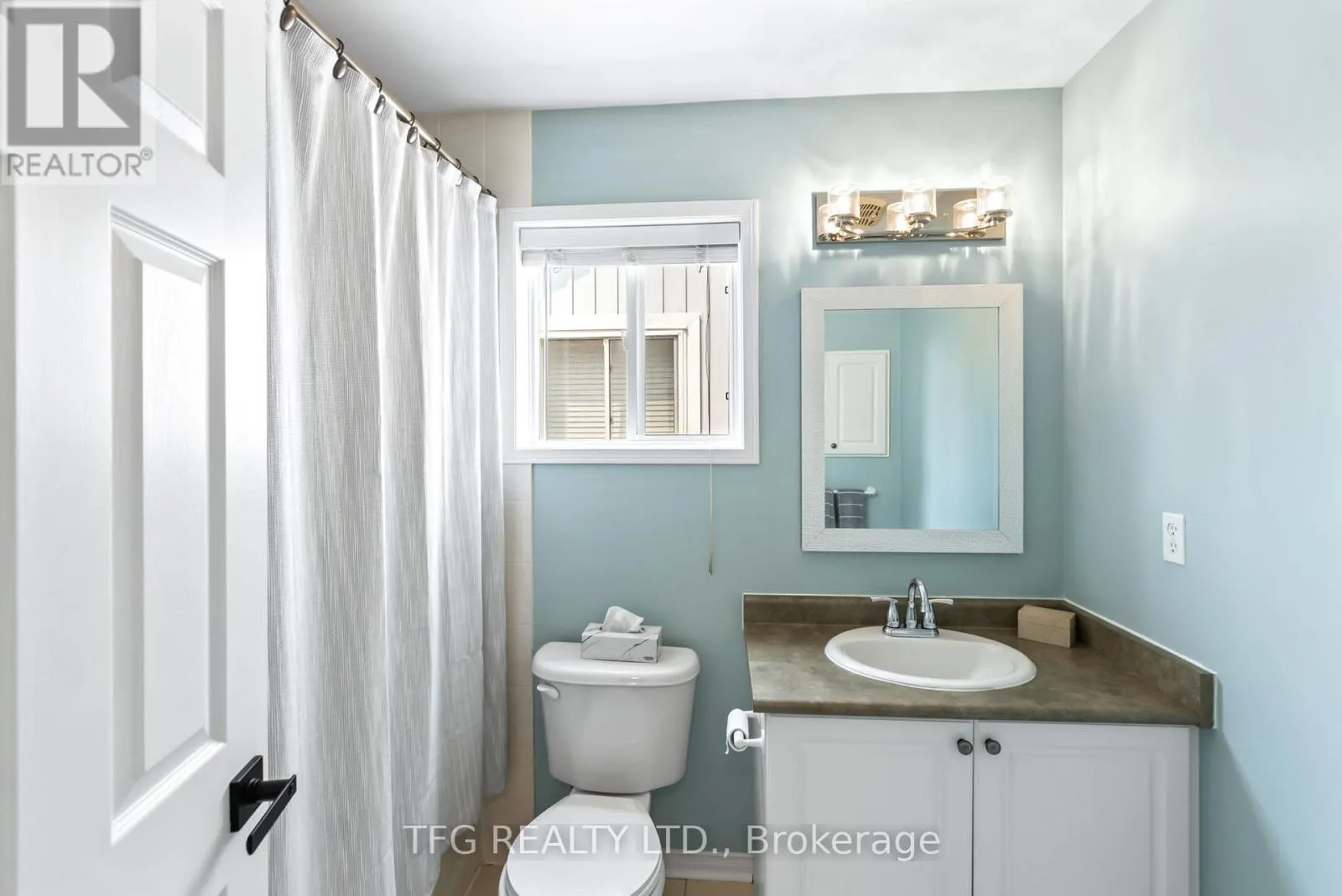 1187 ASHGROVE CRESCENT