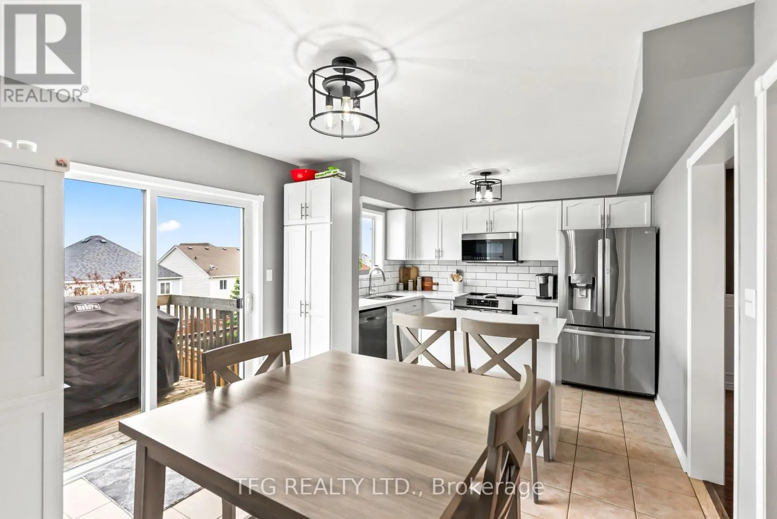 1187 ASHGROVE CRESCENT