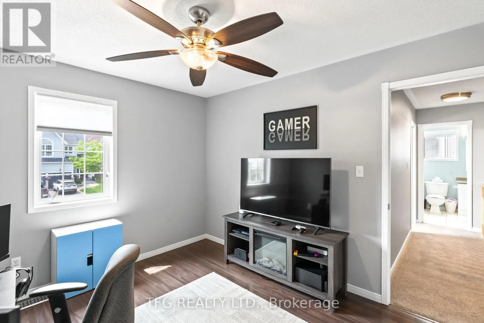 1187 ASHGROVE CRESCENT