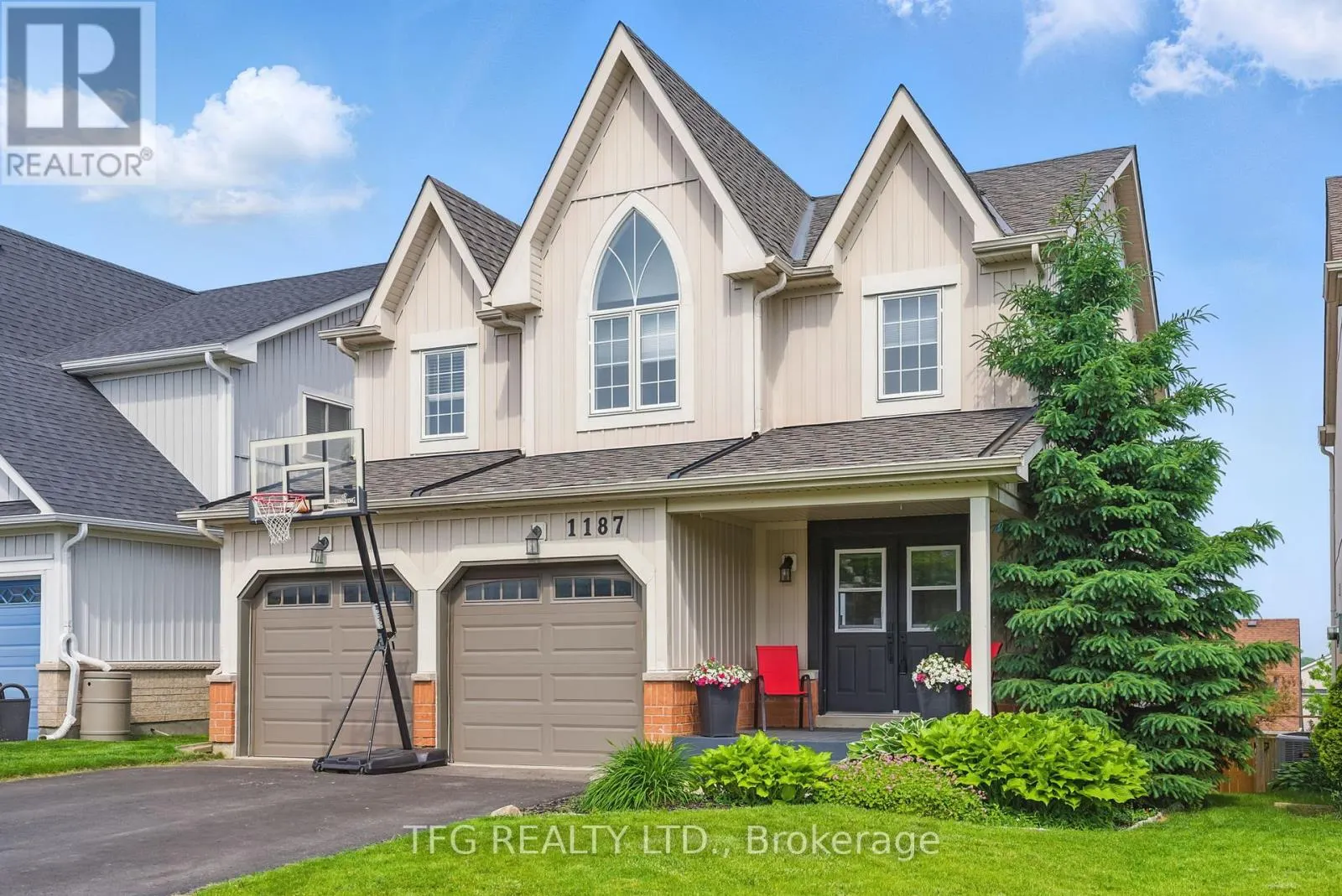 1187 ASHGROVE CRESCENT